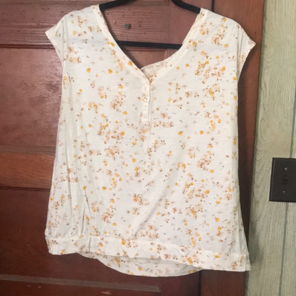 GAP sleeveless top